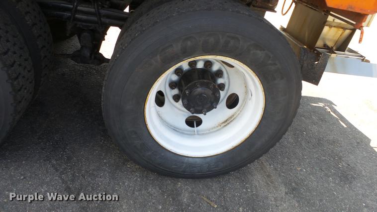 image for item DE7261 2005 Sterling LT7501 dump truck