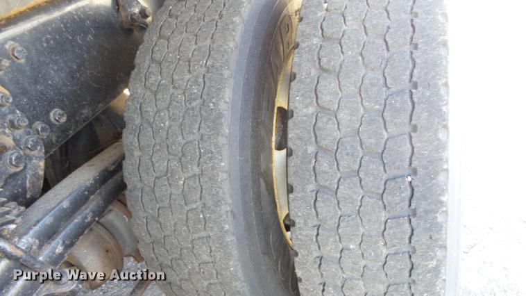 image for item DE7261 2005 Sterling LT7501 dump truck