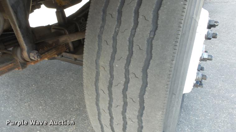 image for item DE7261 2005 Sterling LT7501 dump truck