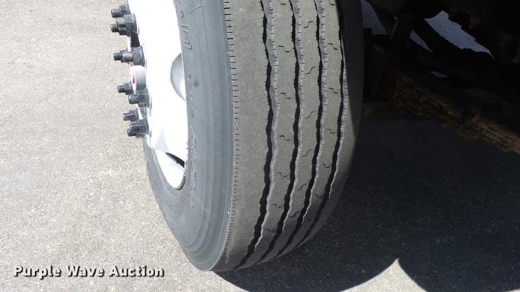 image for item DE7261 2005 Sterling LT7501 dump truck