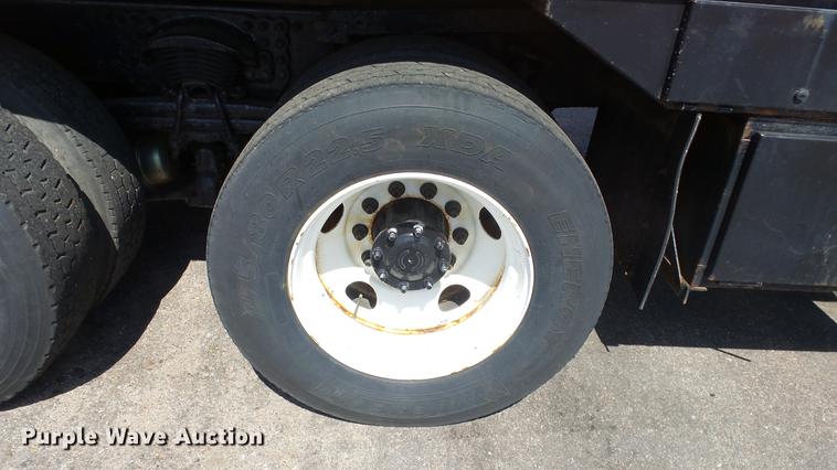 image for item DE7261 2005 Sterling LT7501 dump truck