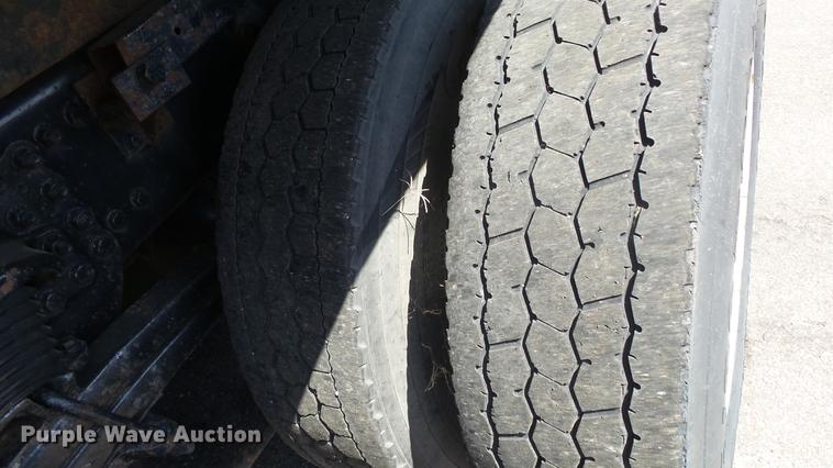 image for item DE7261 2005 Sterling LT7501 dump truck