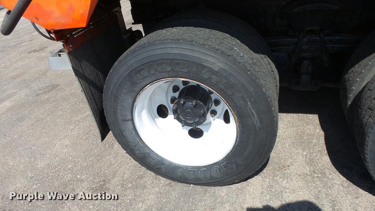 image for item DE7261 2005 Sterling LT7501 dump truck