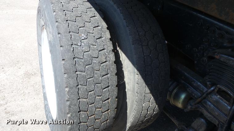 image for item DE7261 2005 Sterling LT7501 dump truck