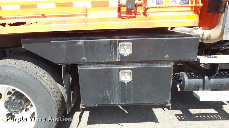 image for item DE7261 2005 Sterling LT7501 dump truck