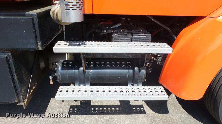 image for item DE7261 2005 Sterling LT7501 dump truck