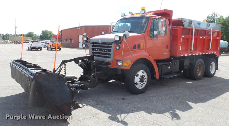 image for item DE7262 2001 Sterling LT7501 dump truck