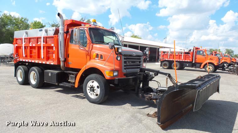 image for item DE7262 2001 Sterling LT7501 dump truck