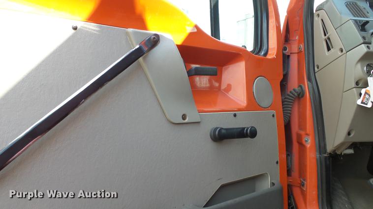 image for item DE7262 2001 Sterling LT7501 dump truck