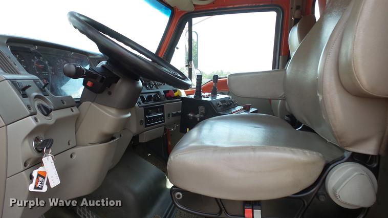 image for item DE7262 2001 Sterling LT7501 dump truck