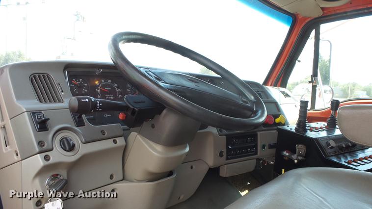 image for item DE7262 2001 Sterling LT7501 dump truck