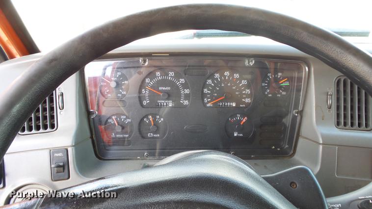 image for item DE7262 2001 Sterling LT7501 dump truck