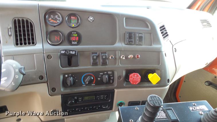 image for item DE7262 2001 Sterling LT7501 dump truck