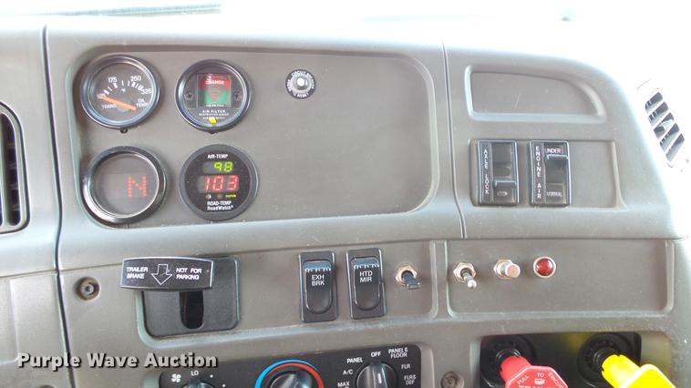 image for item DE7262 2001 Sterling LT7501 dump truck