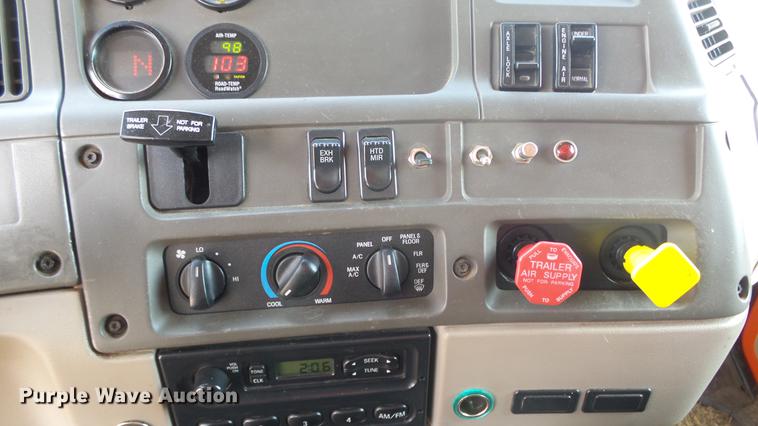 image for item DE7262 2001 Sterling LT7501 dump truck