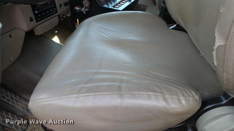 image for item DE7262 2001 Sterling LT7501 dump truck