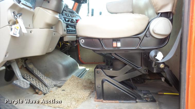 image for item DE7262 2001 Sterling LT7501 dump truck