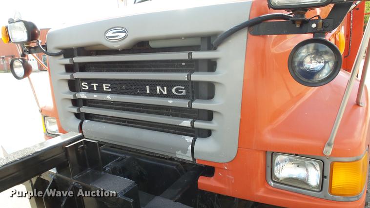 image for item DE7262 2001 Sterling LT7501 dump truck