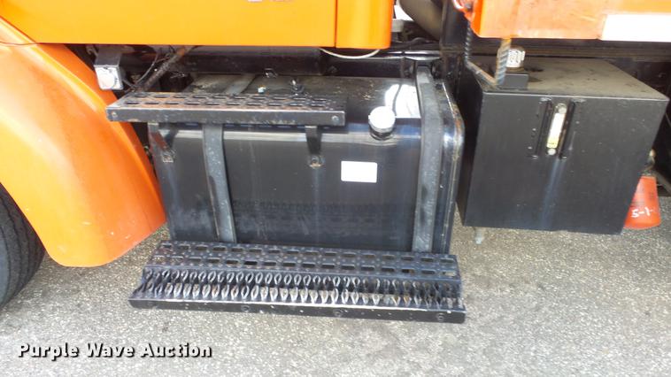 image for item DE7262 2001 Sterling LT7501 dump truck