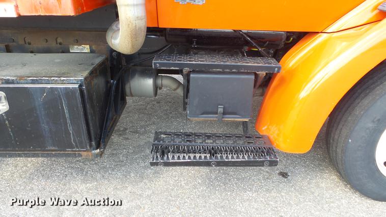 image for item DE7262 2001 Sterling LT7501 dump truck