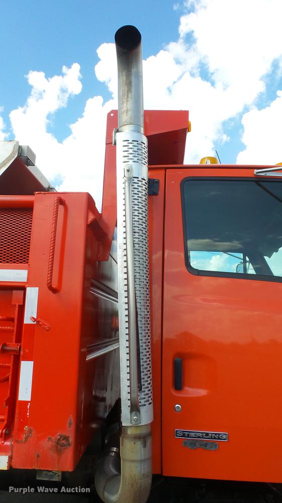 image for item DE7262 2001 Sterling LT7501 dump truck