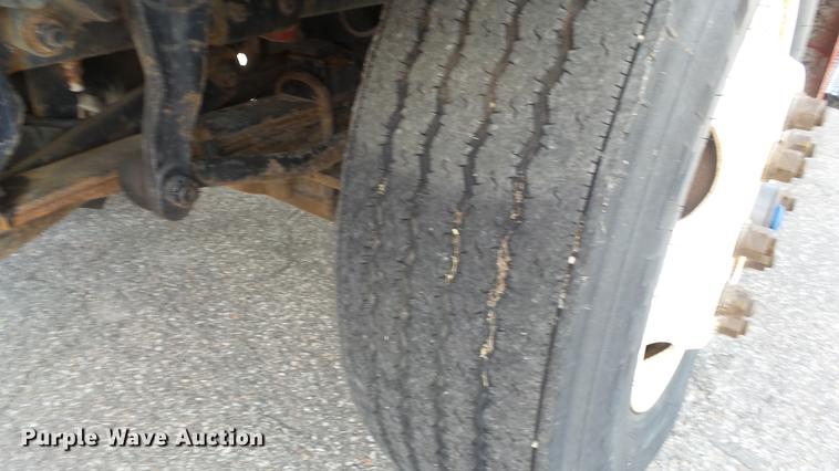 image for item DE7262 2001 Sterling LT7501 dump truck