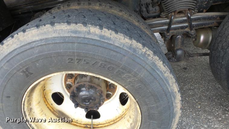 image for item DE7262 2001 Sterling LT7501 dump truck