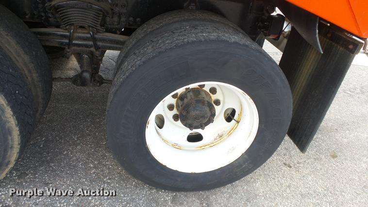 image for item DE7262 2001 Sterling LT7501 dump truck