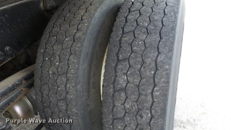 image for item DE7262 2001 Sterling LT7501 dump truck