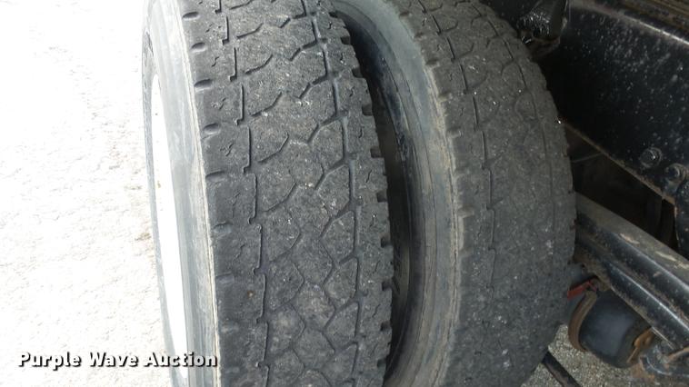 image for item DE7262 2001 Sterling LT7501 dump truck