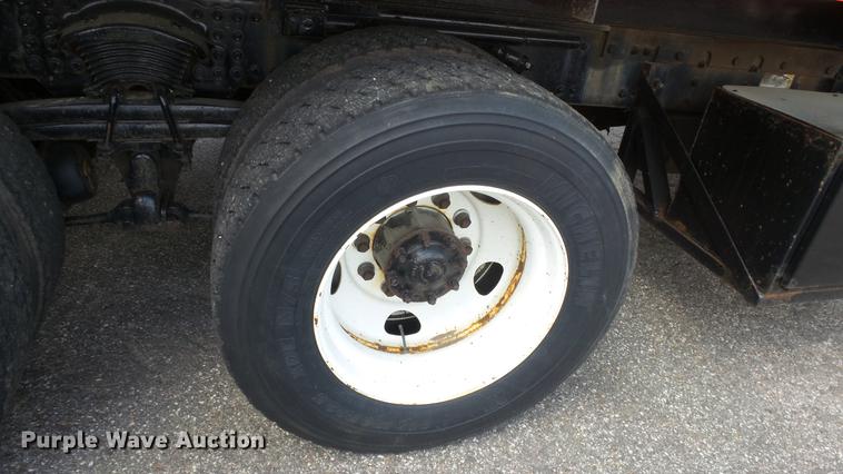 image for item DE7262 2001 Sterling LT7501 dump truck