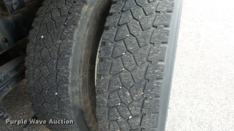 image for item DE7262 2001 Sterling LT7501 dump truck