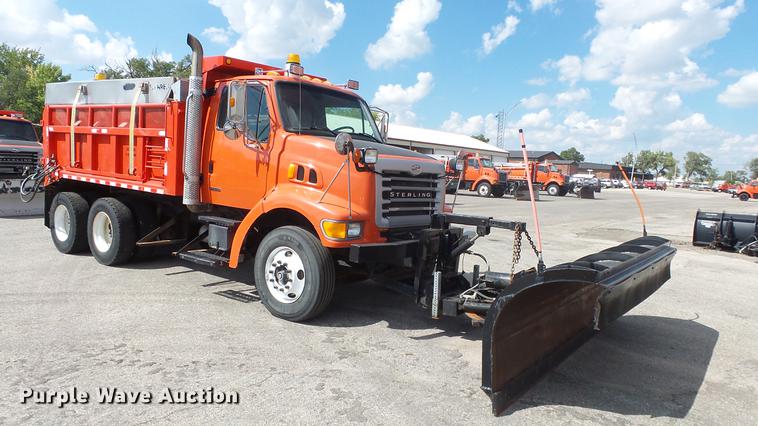 image for item DE7263 2001 Sterling LT7501 dump truck