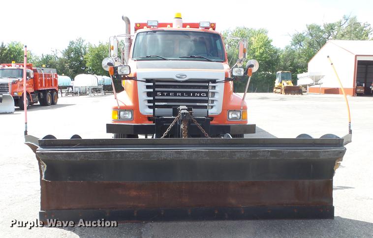image for item DE7263 2001 Sterling LT7501 dump truck