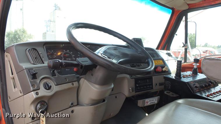 image for item DE7263 2001 Sterling LT7501 dump truck