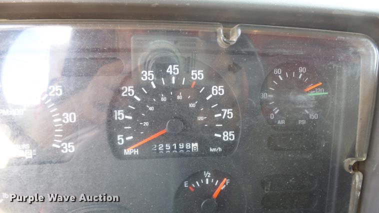 image for item DE7263 2001 Sterling LT7501 dump truck