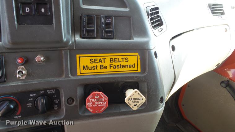 image for item DE7263 2001 Sterling LT7501 dump truck