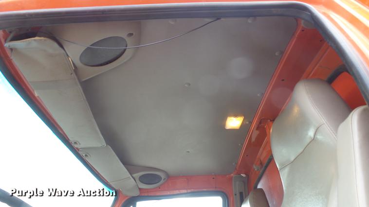 image for item DE7263 2001 Sterling LT7501 dump truck