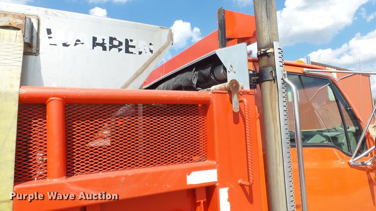 image for item DE7263 2001 Sterling LT7501 dump truck