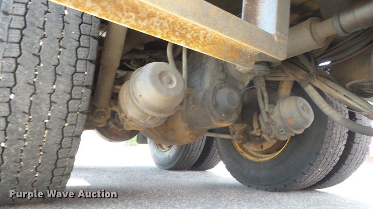 image for item DE7263 2001 Sterling LT7501 dump truck