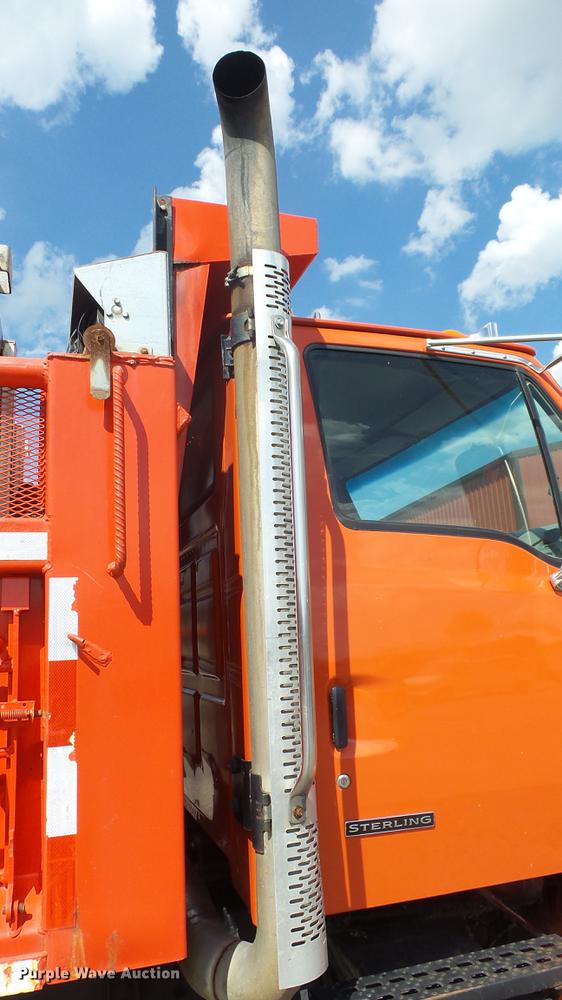 image for item DE7263 2001 Sterling LT7501 dump truck