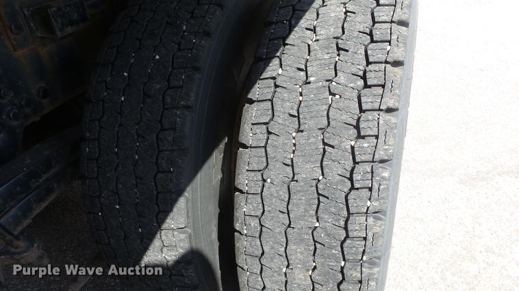 image for item DE7263 2001 Sterling LT7501 dump truck