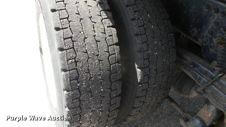 image for item DE7263 2001 Sterling LT7501 dump truck