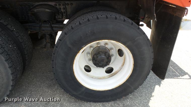 image for item DE7263 2001 Sterling LT7501 dump truck