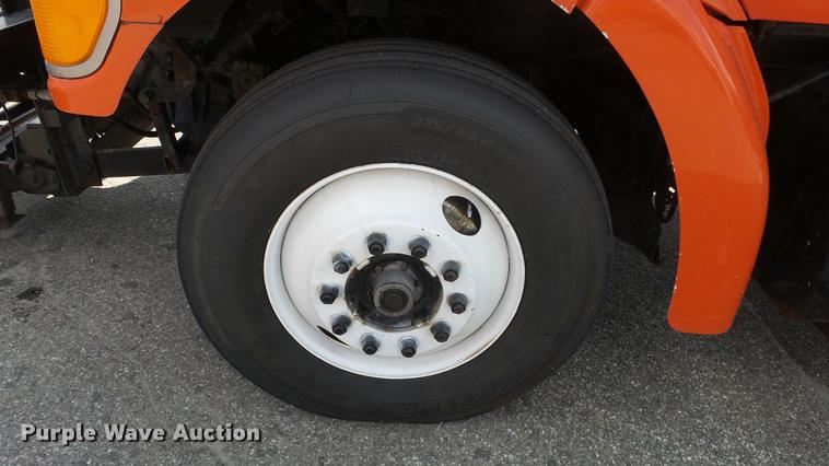 image for item DE7263 2001 Sterling LT7501 dump truck