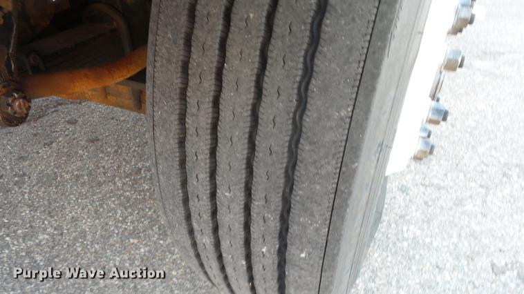 image for item DE7263 2001 Sterling LT7501 dump truck