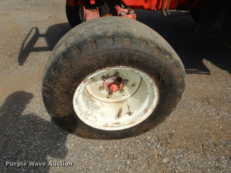 image for item DF1786 2000 New Holland TS100 tractor