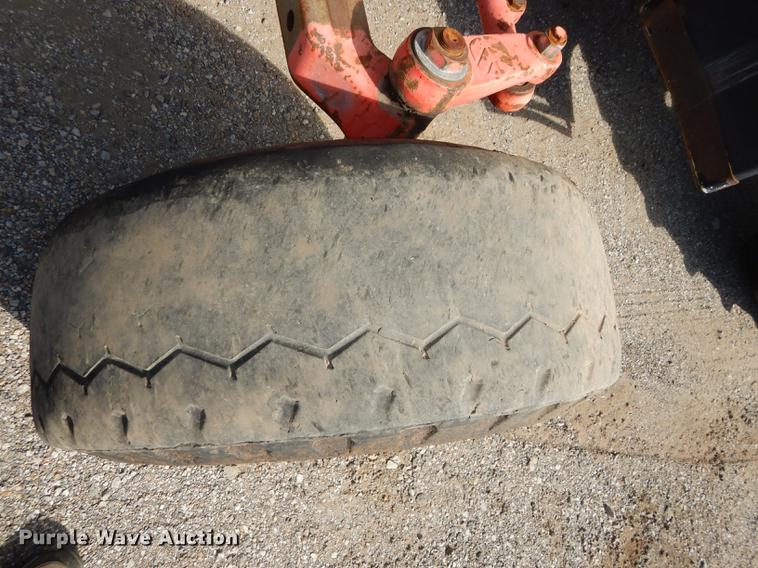 image for item DF1786 2000 New Holland TS100 tractor