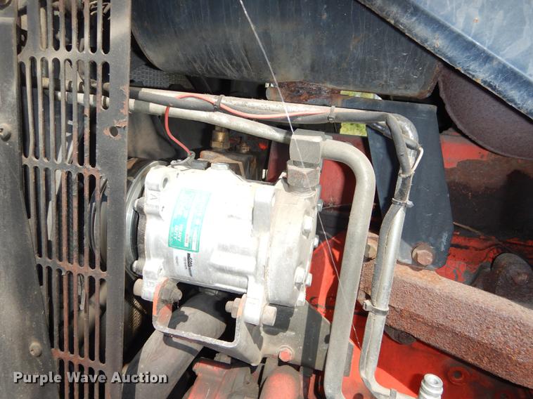 image for item DF1786 2000 New Holland TS100 tractor