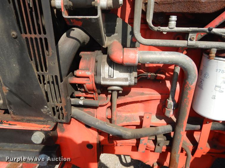 image for item DF1786 2000 New Holland TS100 tractor